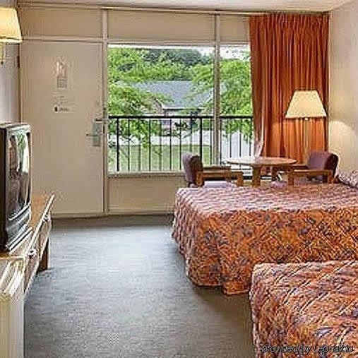 Town And Country Inn Suites Spindale Extérieur photo